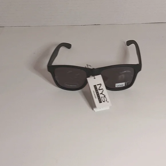 NYS SIGNATURE POLARIZED BLACK SUNGLASSES